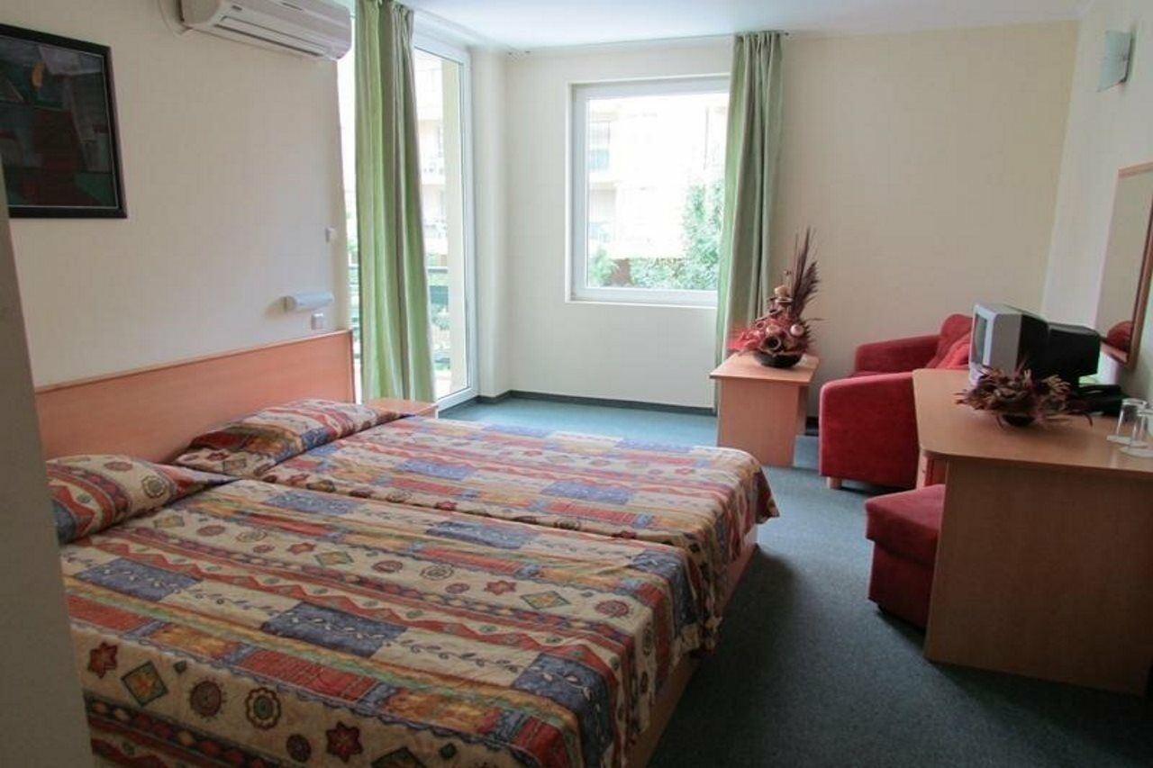 Family Hotel Aurelia Pantai Sunny Luaran gambar