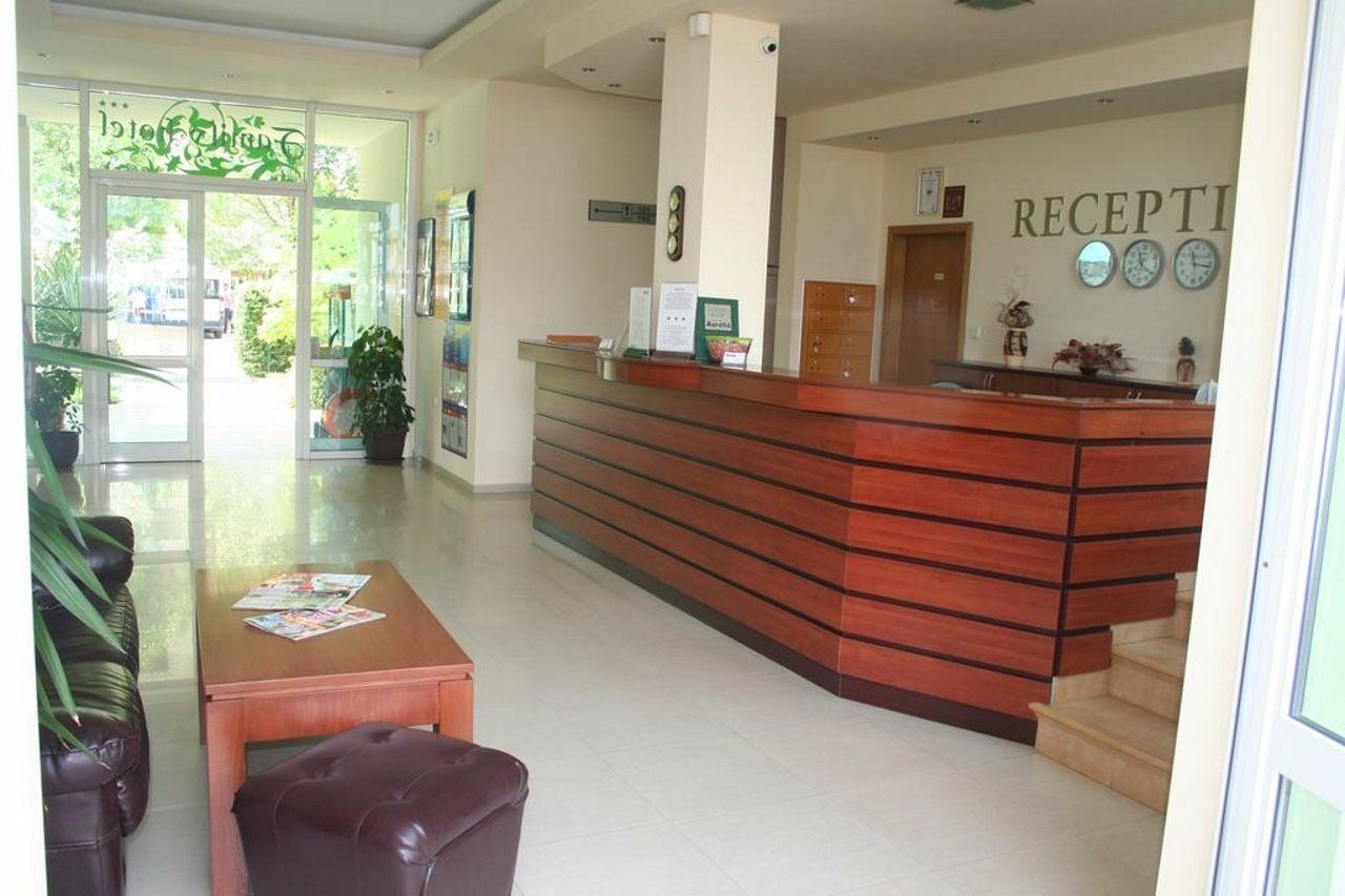 Family Hotel Aurelia Pantai Sunny Luaran gambar