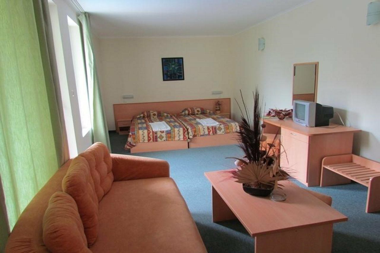 Family Hotel Aurelia Pantai Sunny Luaran gambar